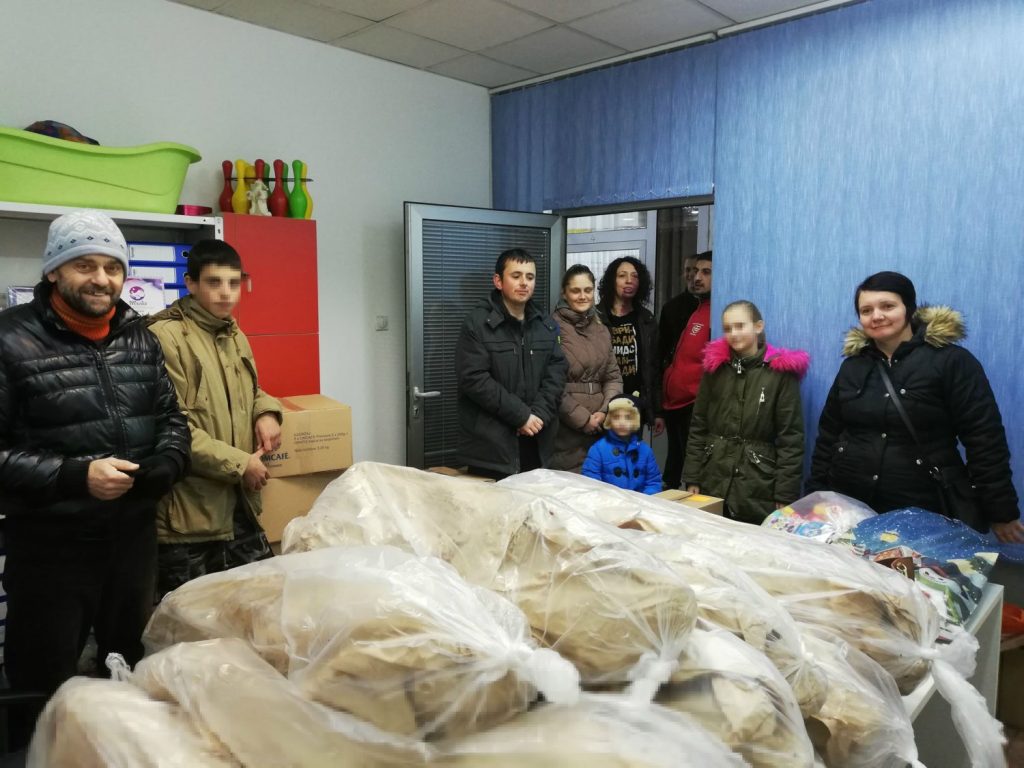 LJUBAV ZA JEDANAEST PORODICA!